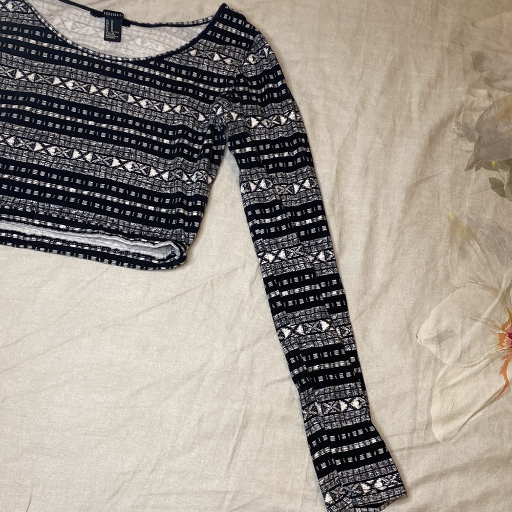 Long Sleeve Crop Top - Picture 3 of 3